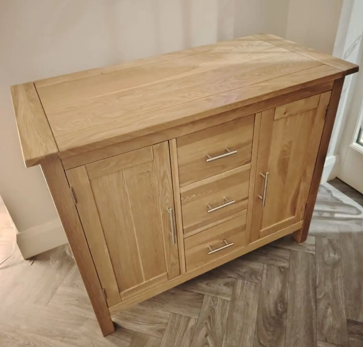 Oak 3 drawer sideboard - Image 1