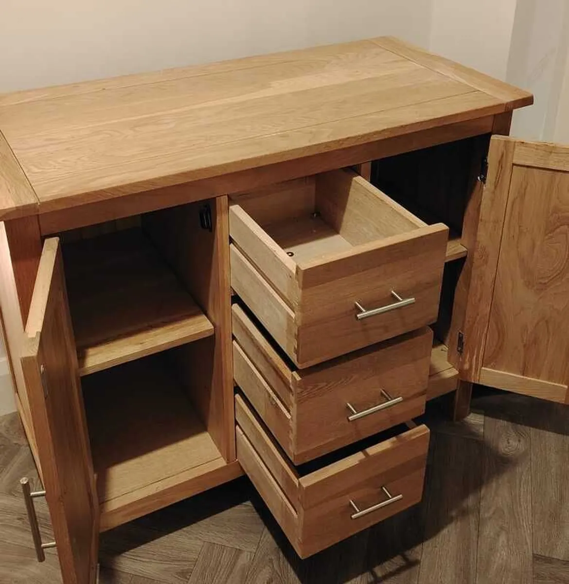 Oak 3 drawer sideboard - Image 3