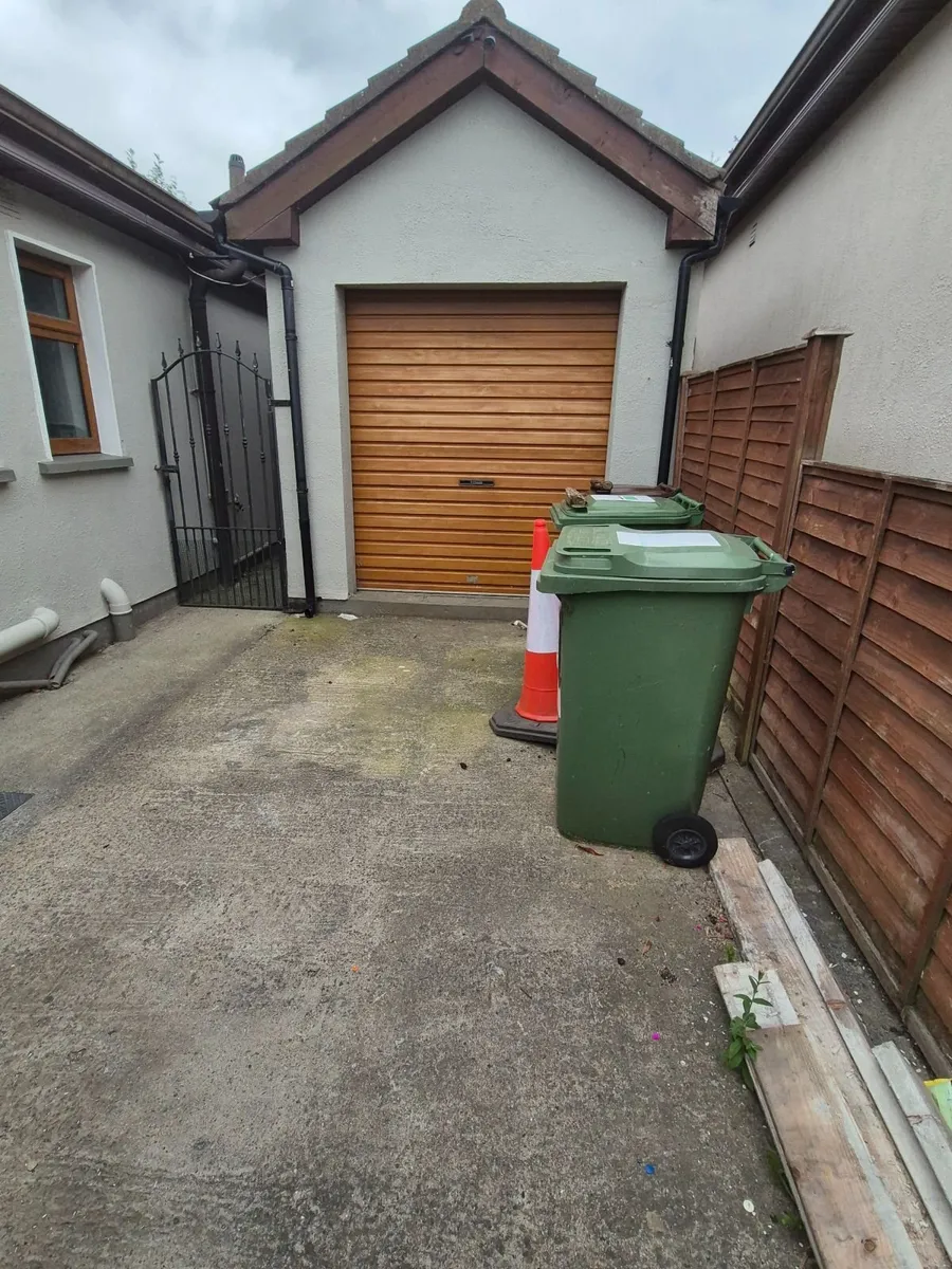 Roller garage door. - Image 2