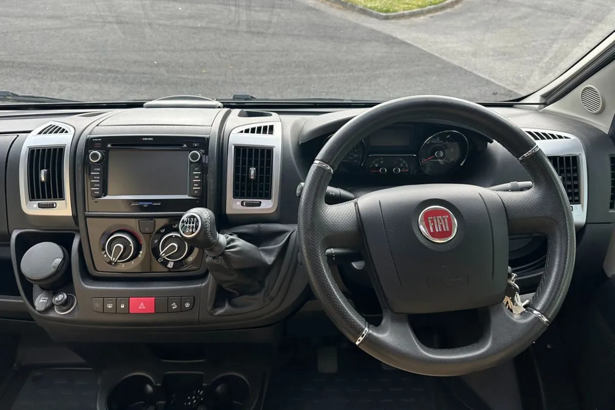 Burstner Nexxo T690 Sovereign 2015 - Image 2
