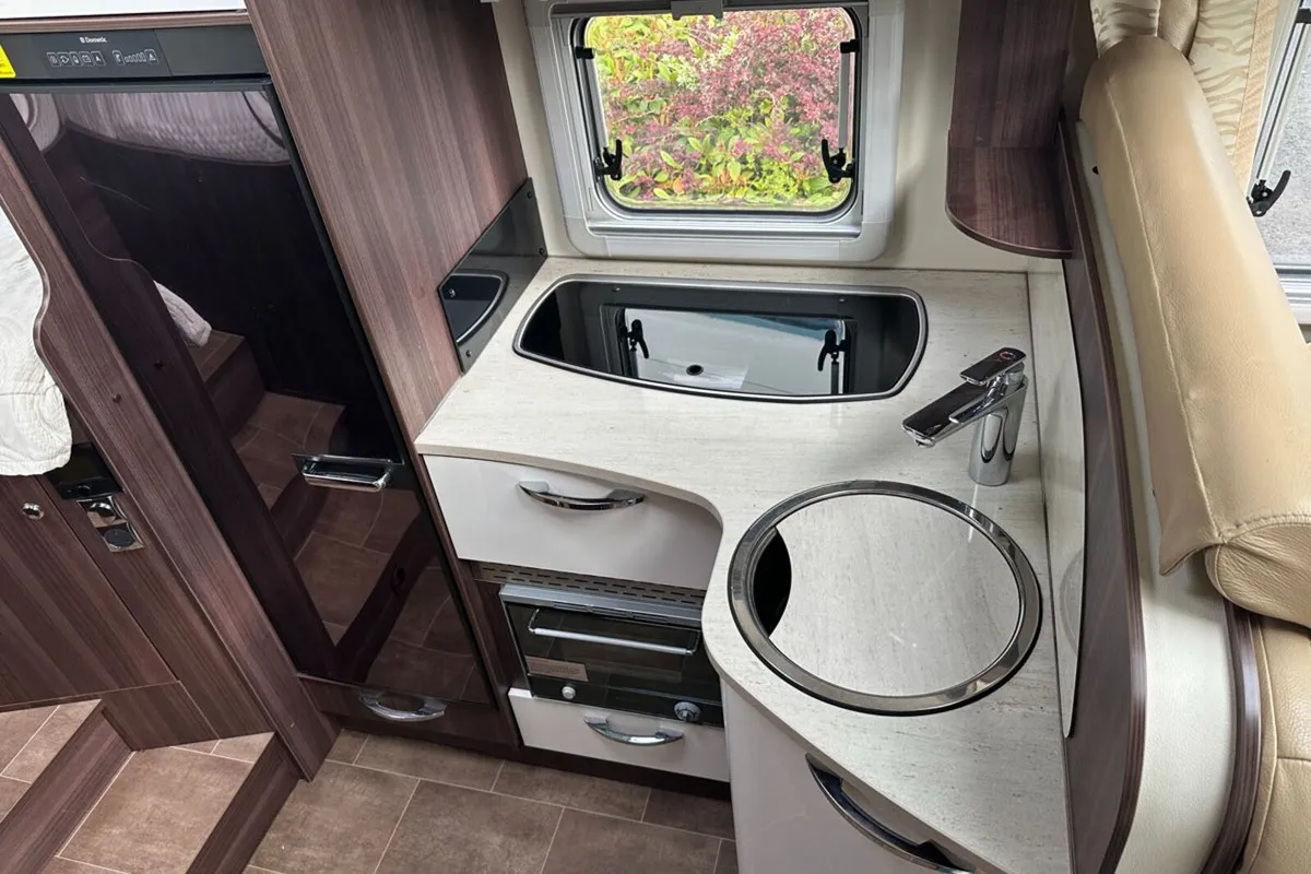Burstner Nexxo T690 Sovereign 2015 - Image 4