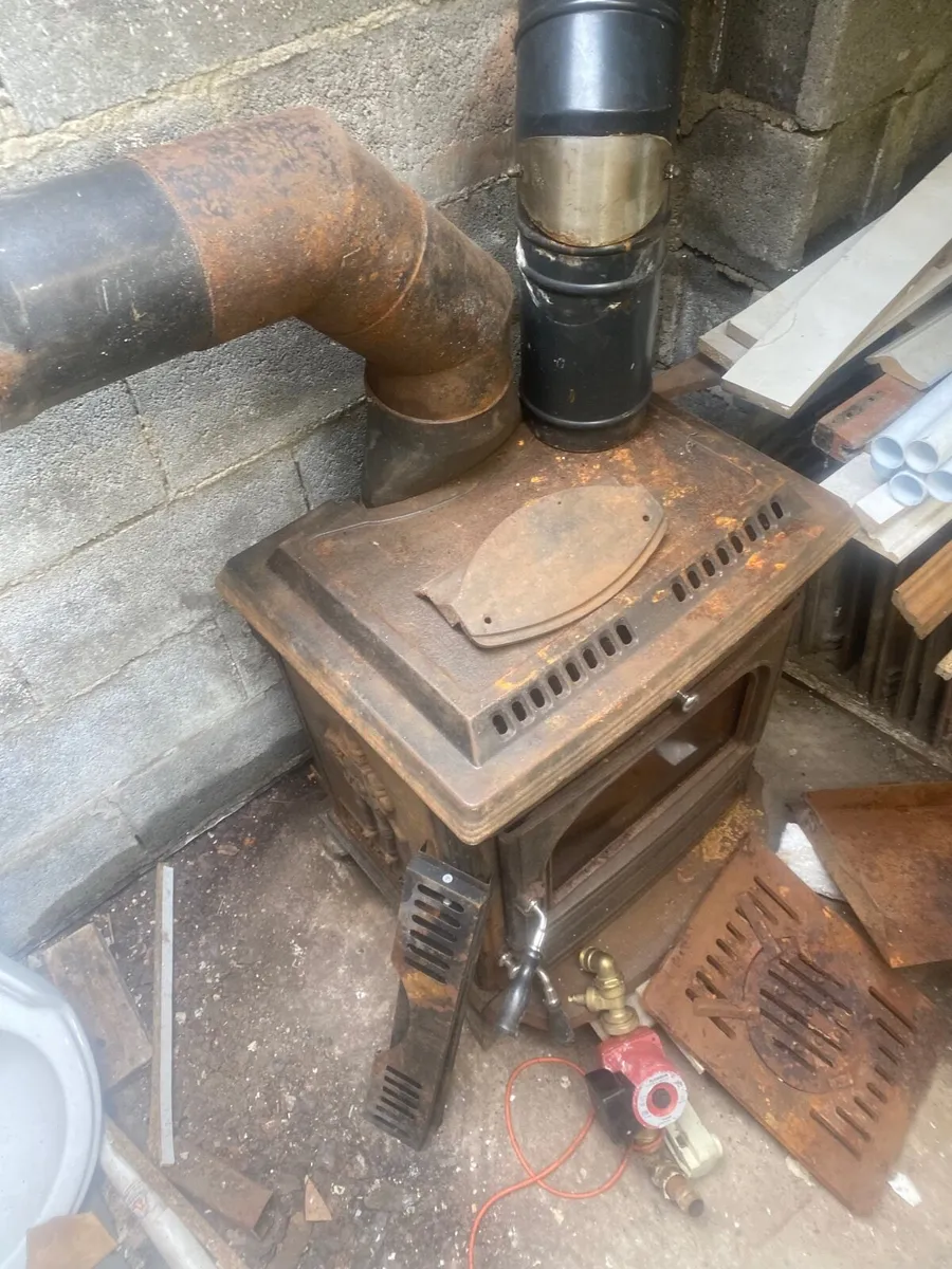 Stove with back boiler. - Image 1