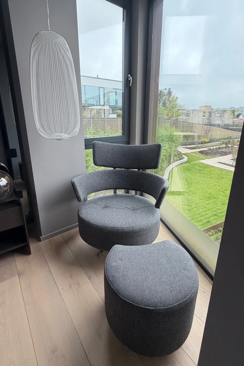 Reclining chair and matching footstool - Image 2