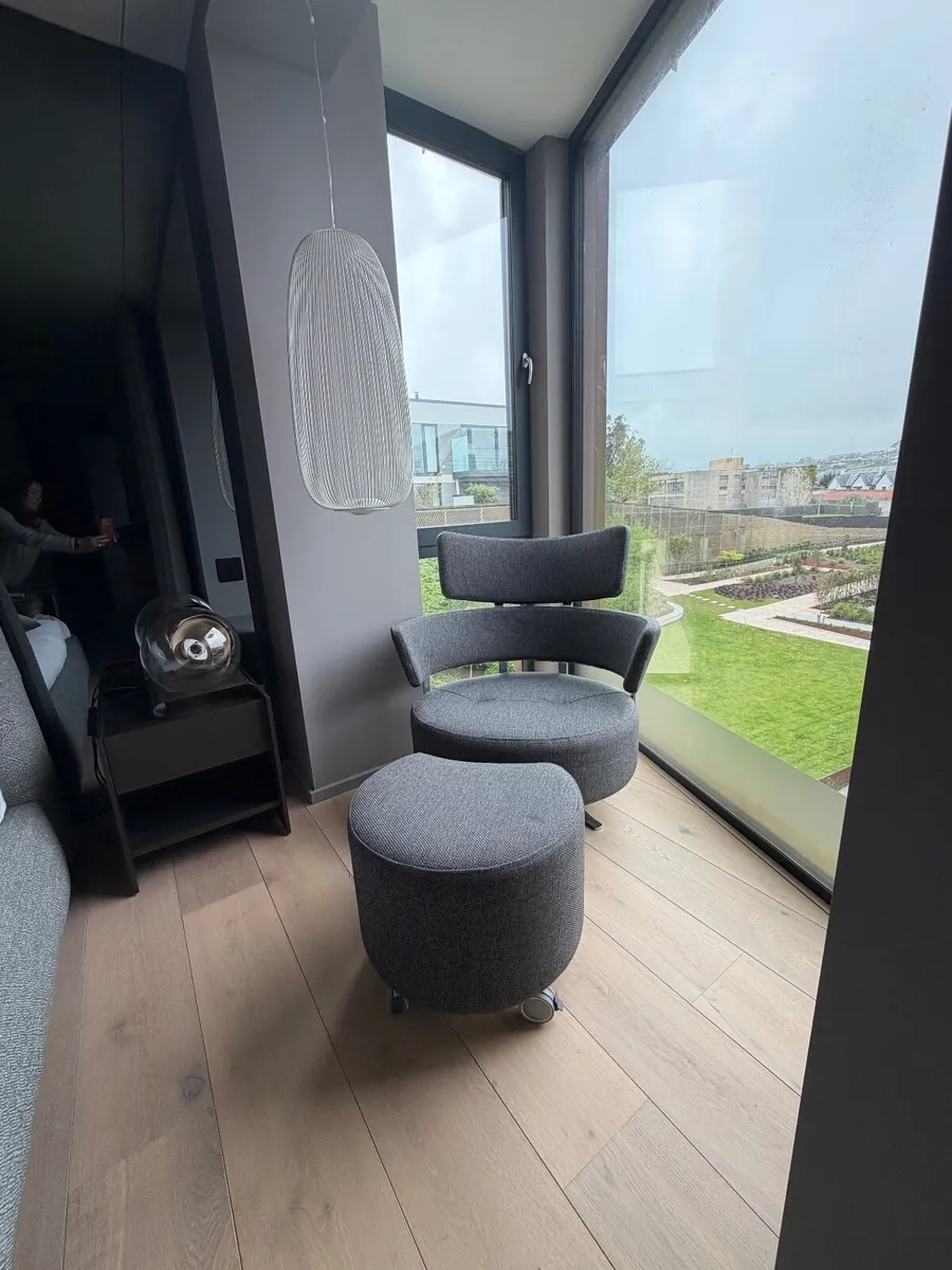 Reclining chair and matching footstool - Image 3