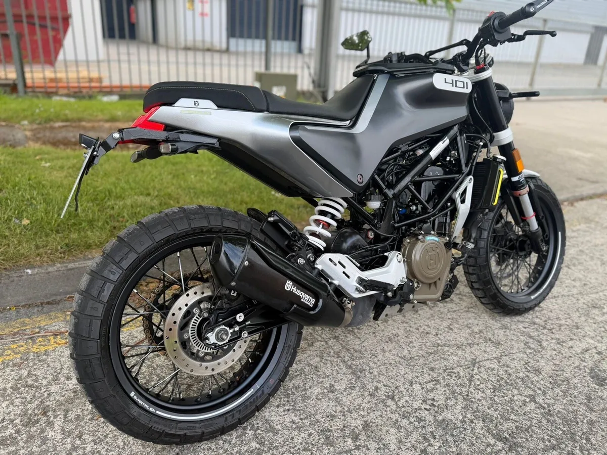 2021 Husqvarna Svartpilen 401 - Image 3