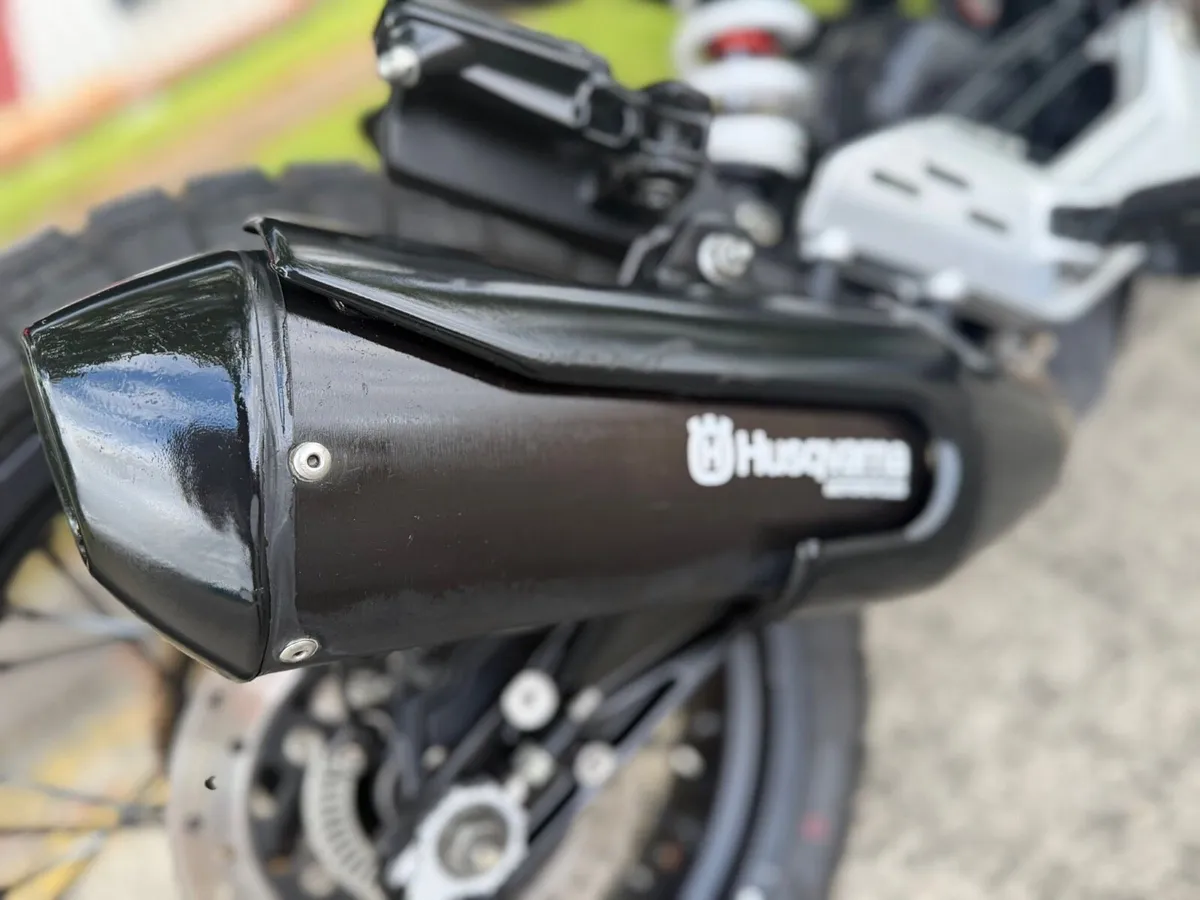 2021 Husqvarna Svartpilen 401 - Image 4