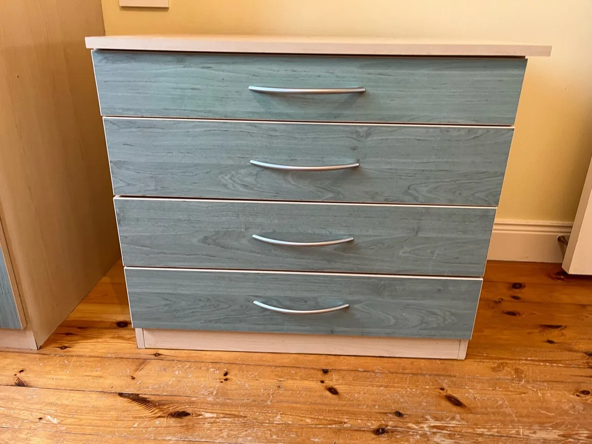 Chest of drawers