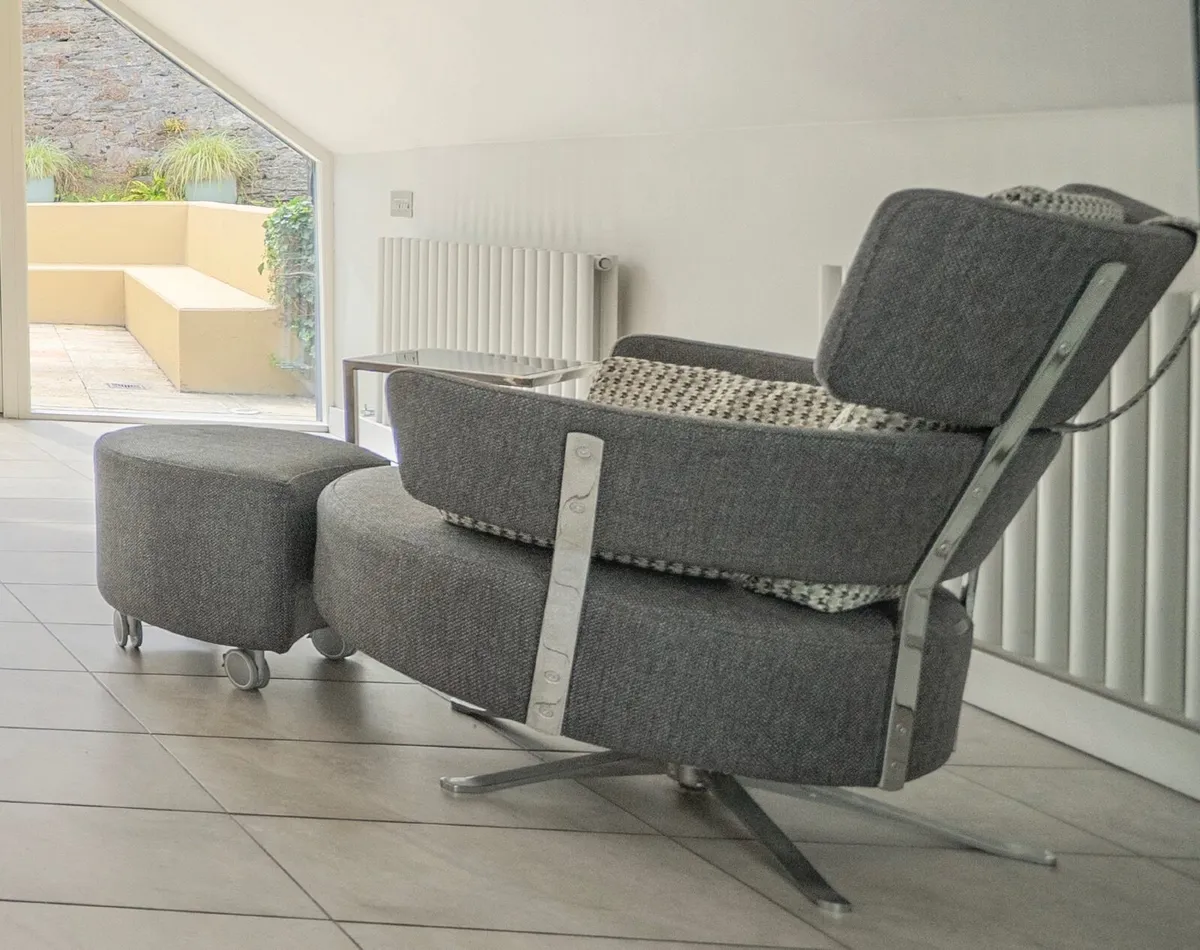Reclining chair and matching footstool - Image 4