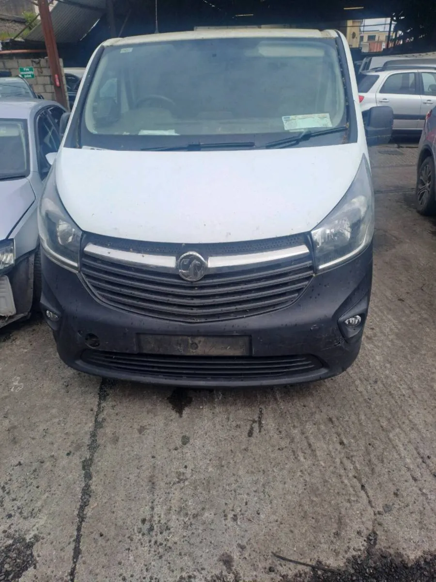 Vauxhall Vivaro breaking for parts - Image 1