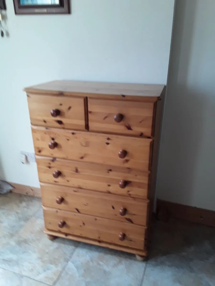 Very heavy strong Chester drawers solid pine - Image 4