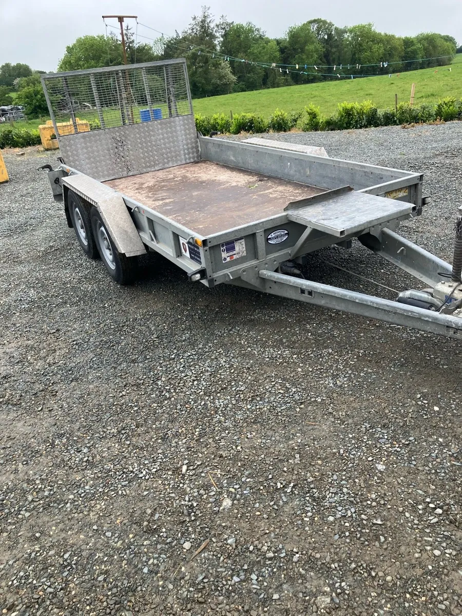 Trailer - Image 1
