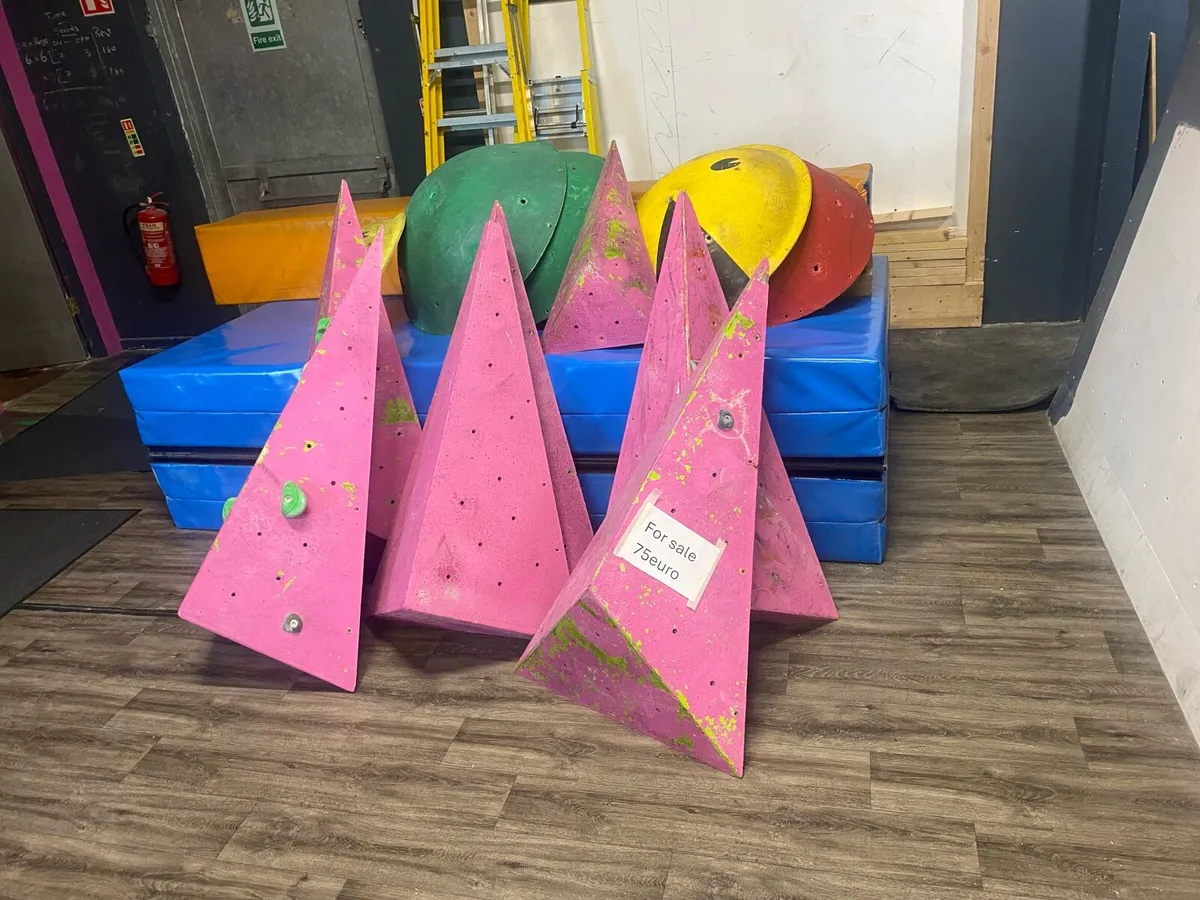 Climbing centre equipment - Image 4
