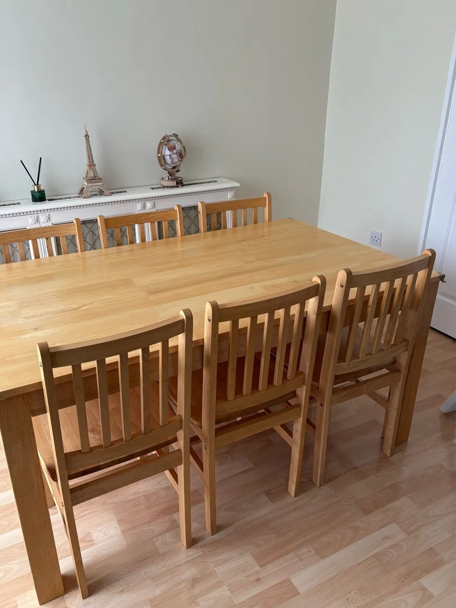 Table and chairs - Image 1