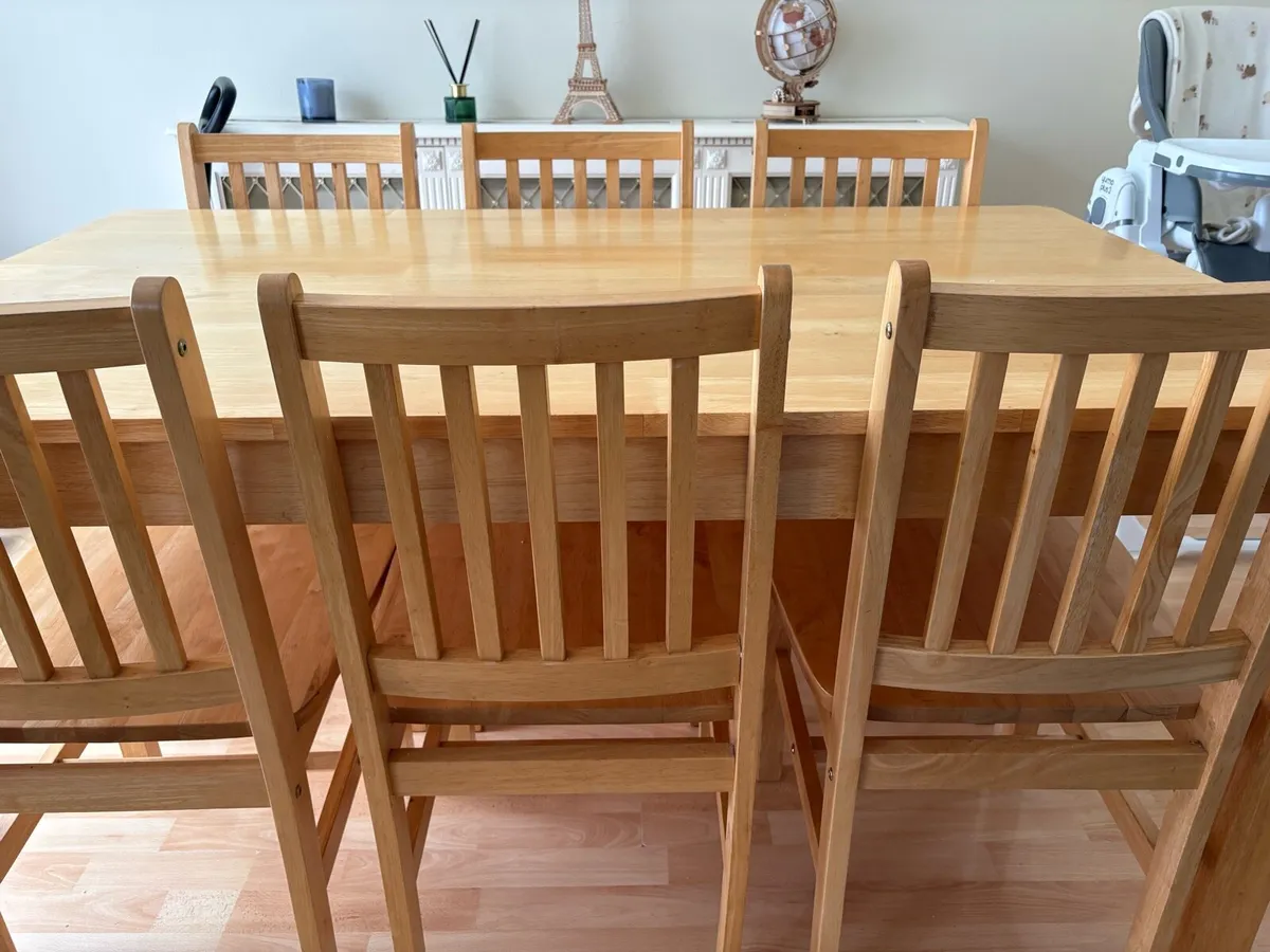 Table and chairs - Image 2