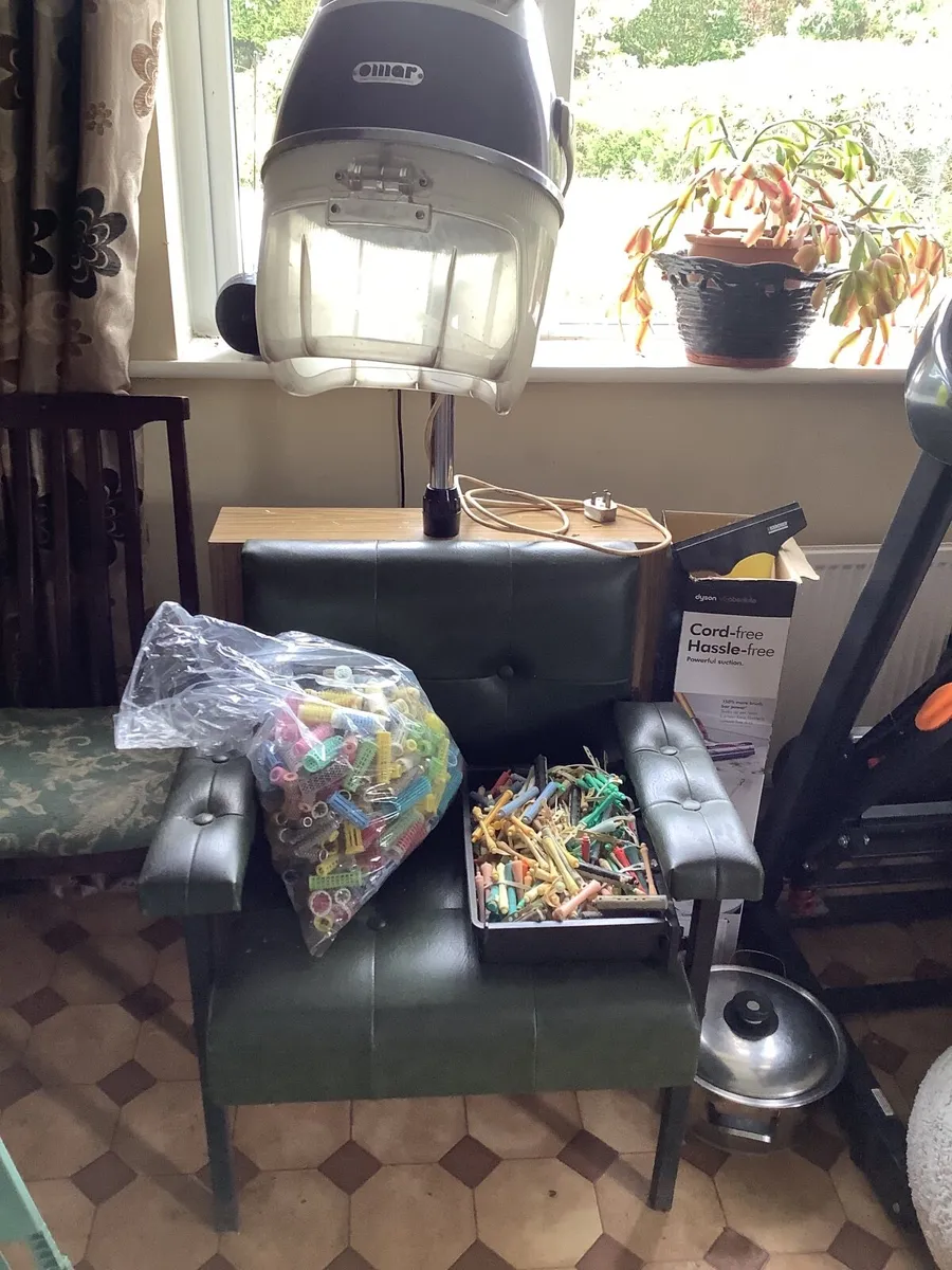 Hairdressing equipment - Image 1