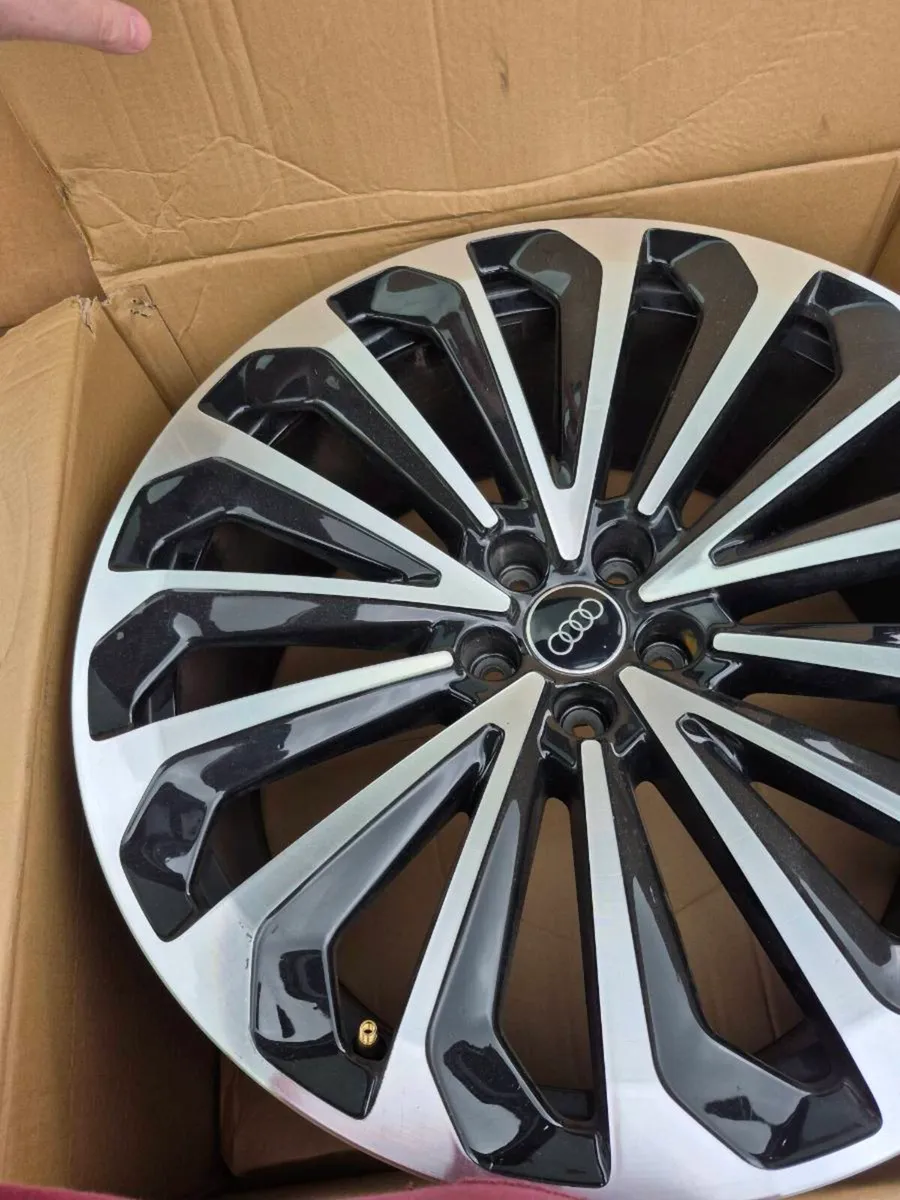 Original 21" Audi Q8 etron sportsline alloys - Image 1