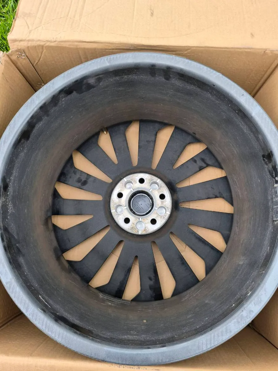Original 21" Audi Q8 etron sportsline alloys - Image 2