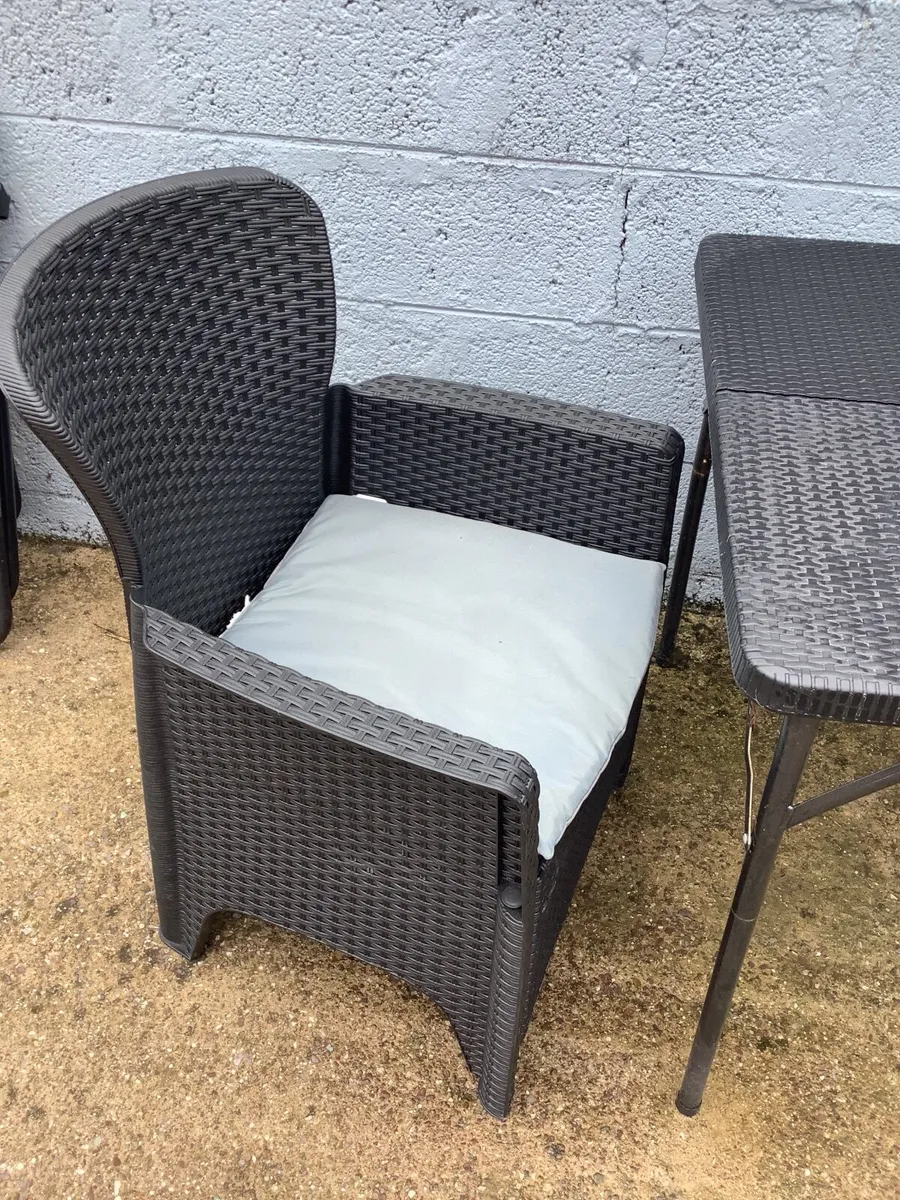 Garden table and chairs - Image 1
