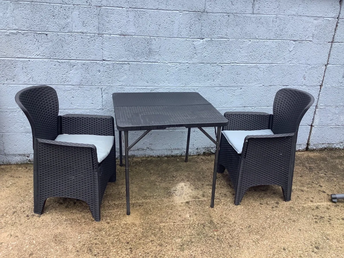 Garden table and chairs - Image 2