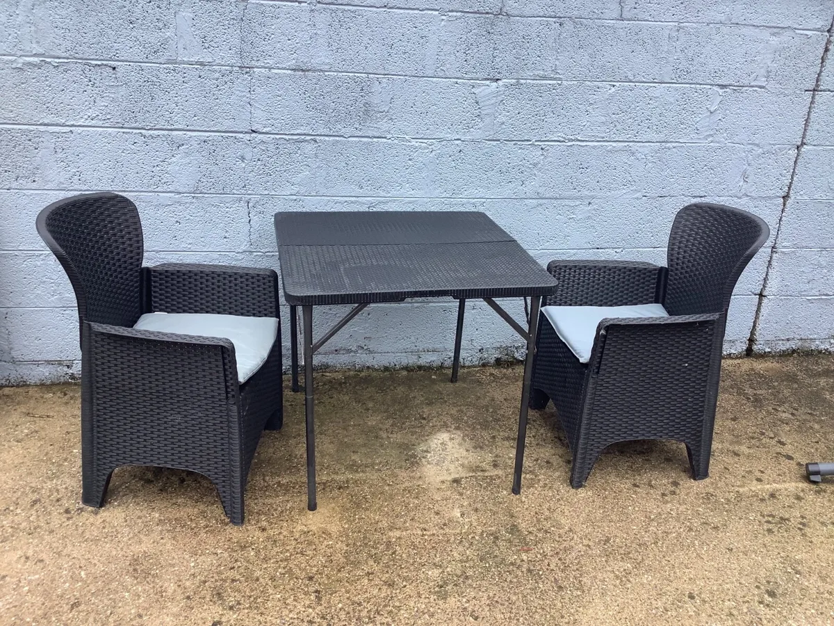 Garden table and chairs - Image 3