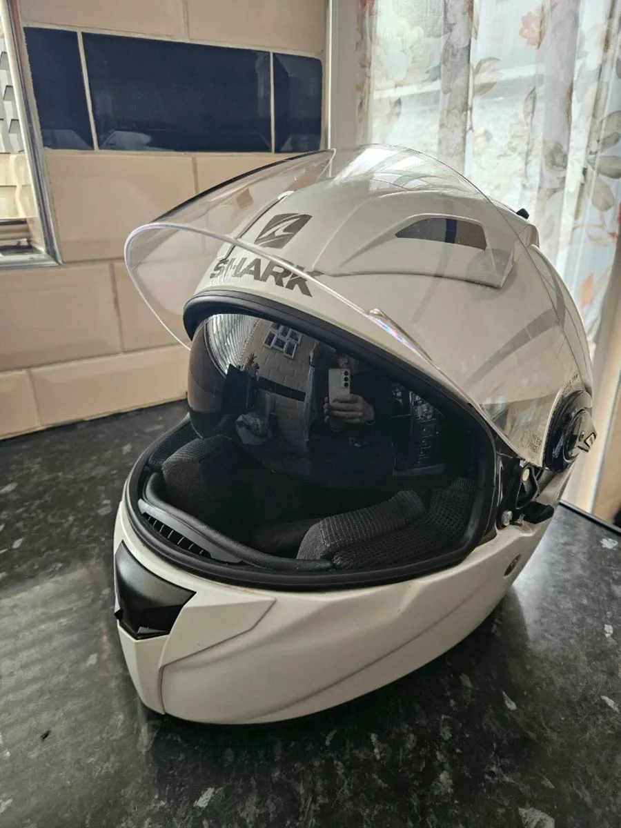 Shark vision R series 2 Helmet - Image 1