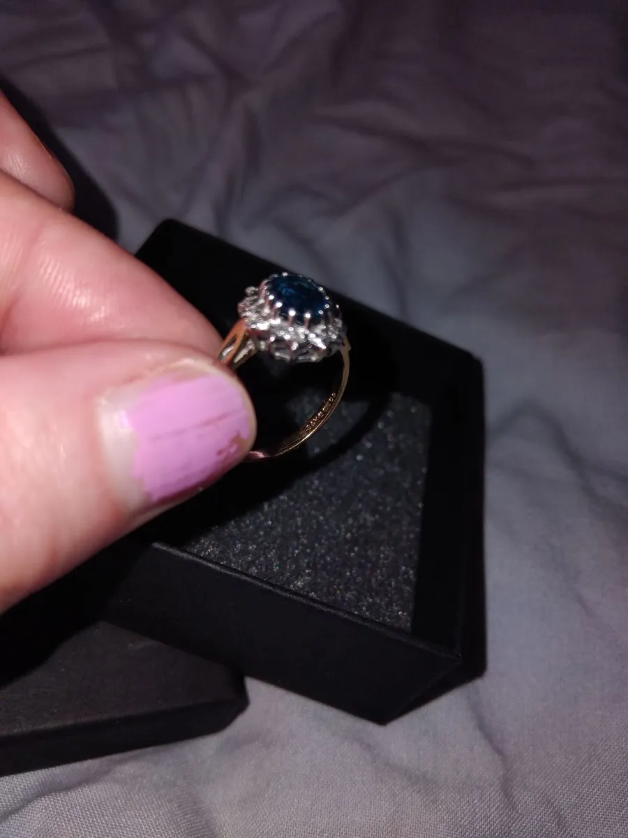 9ct Gold Ring - Image 1