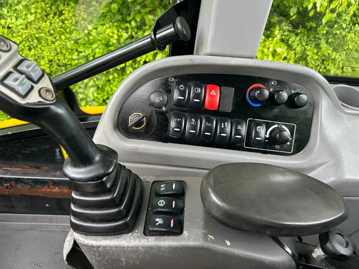 JCB TM 320 - Image 3