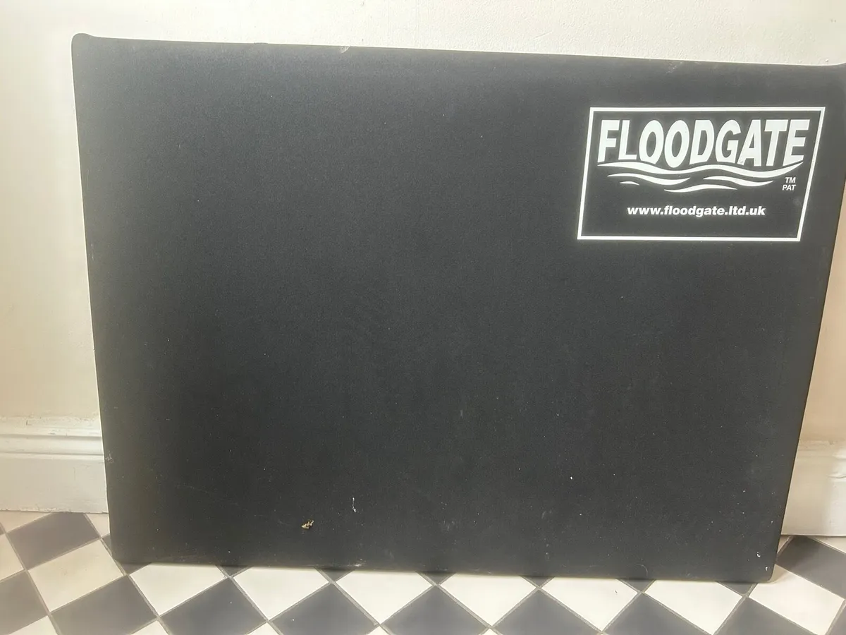 Flood gate - Image 1