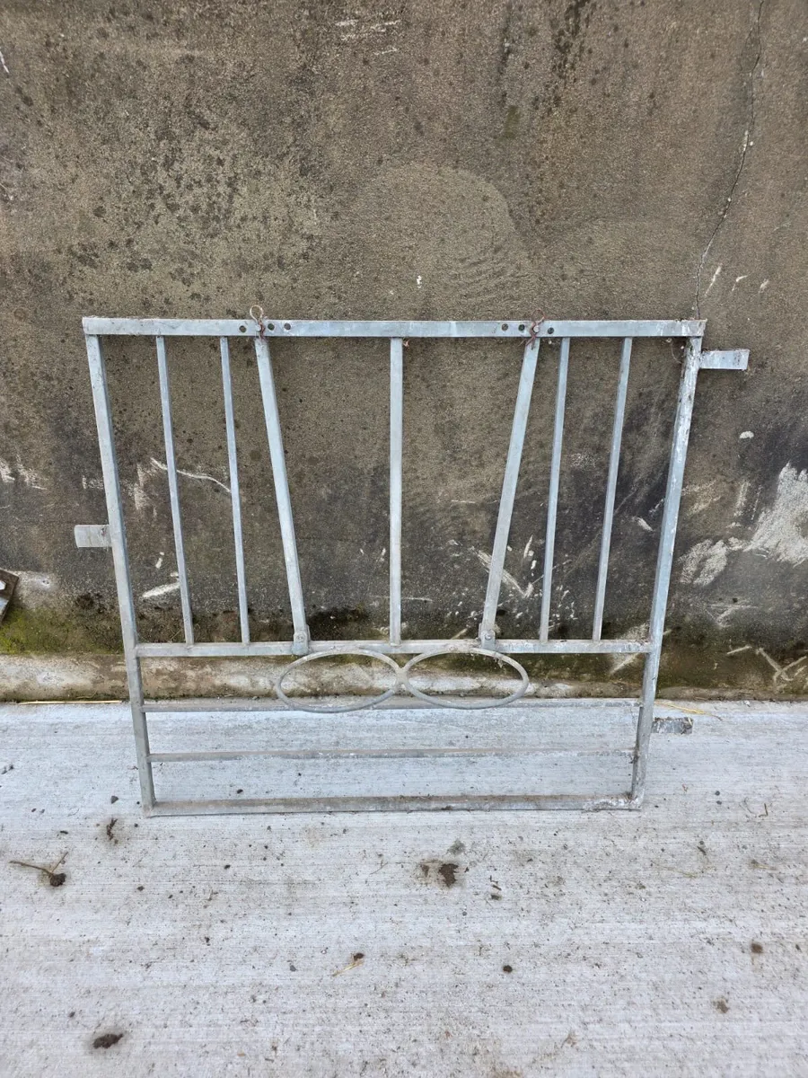 20 X Galvanised Steel Calf Pen Gates - Image 2