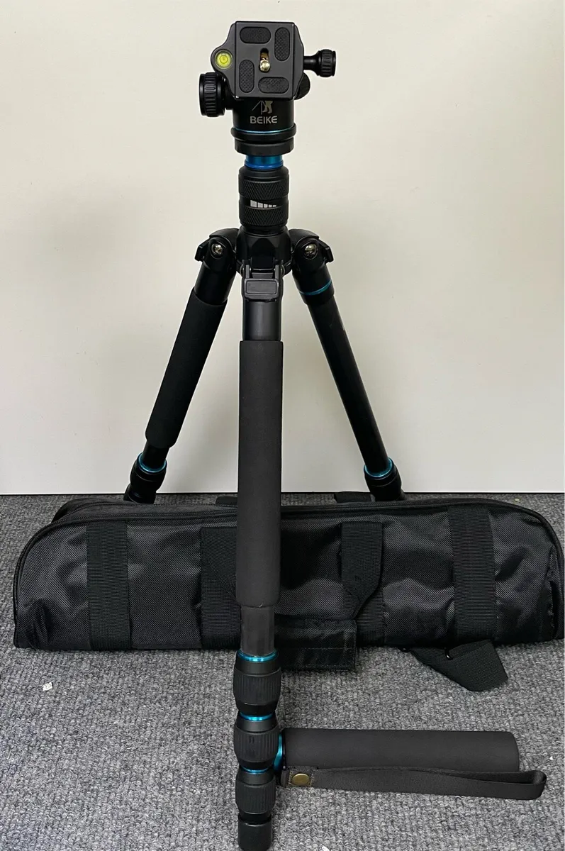 Beike Camera Tripod - Image 1