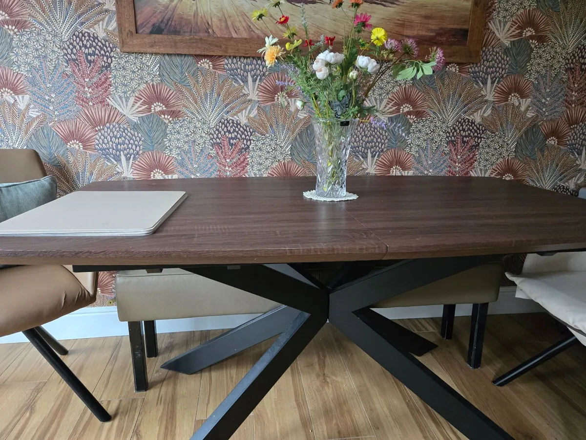 Dinning table - Image 1
