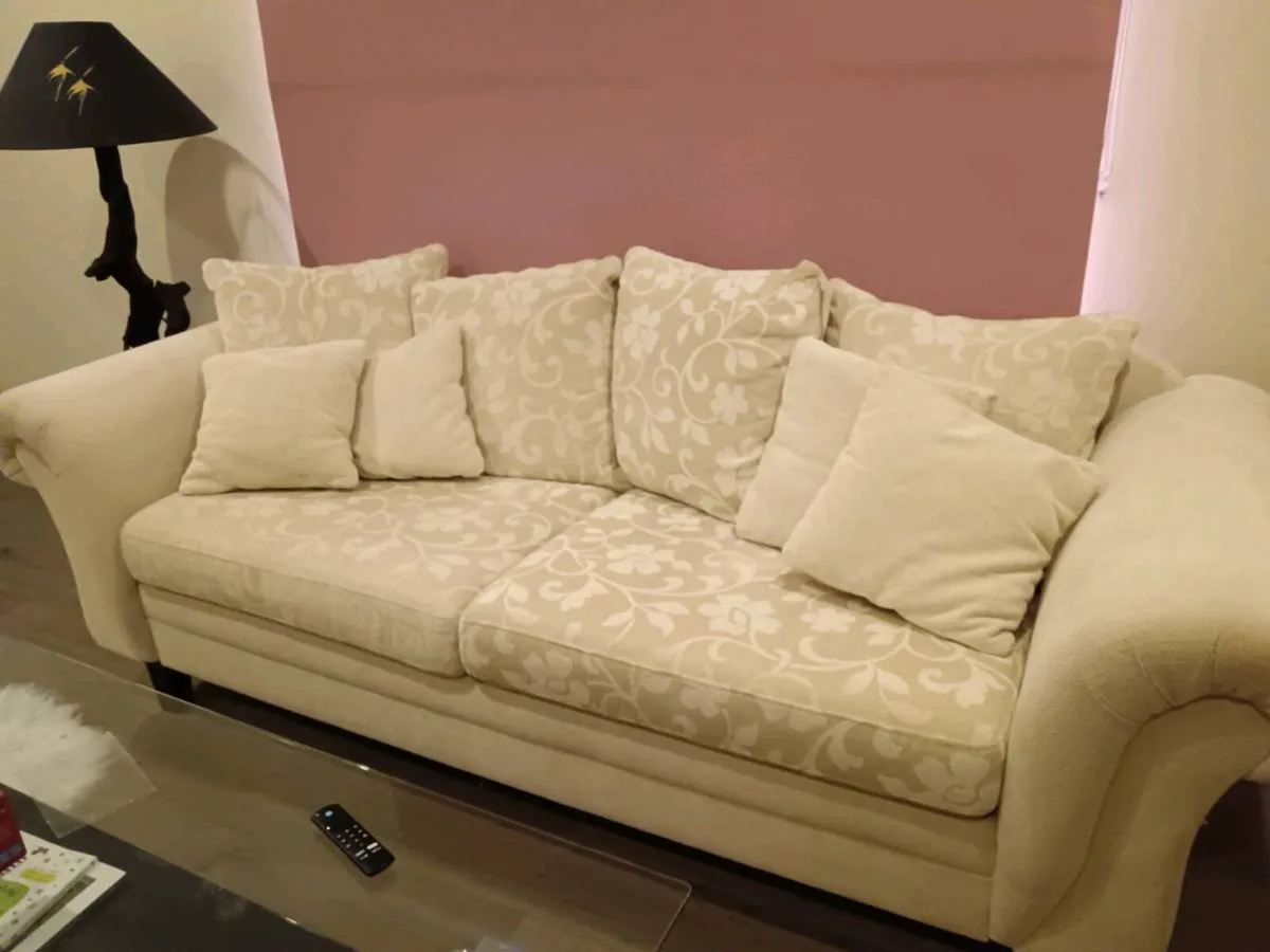 3 seater couch - Image 1