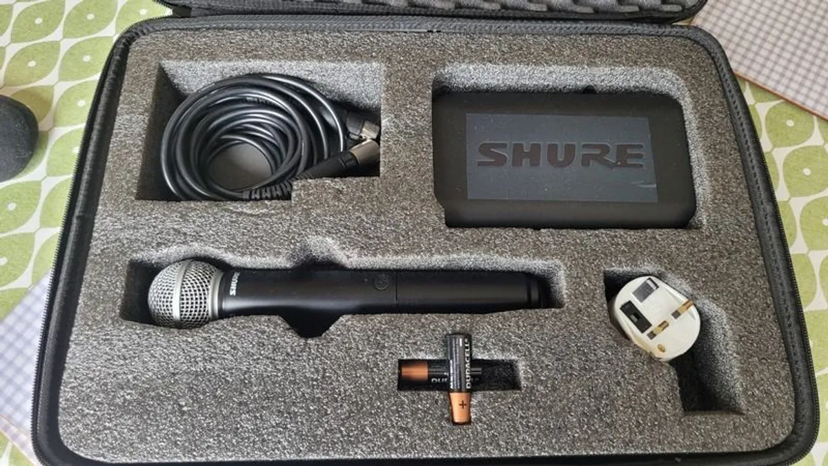 Shure BLX24/SM58 Handheld Wireless System - Image 2