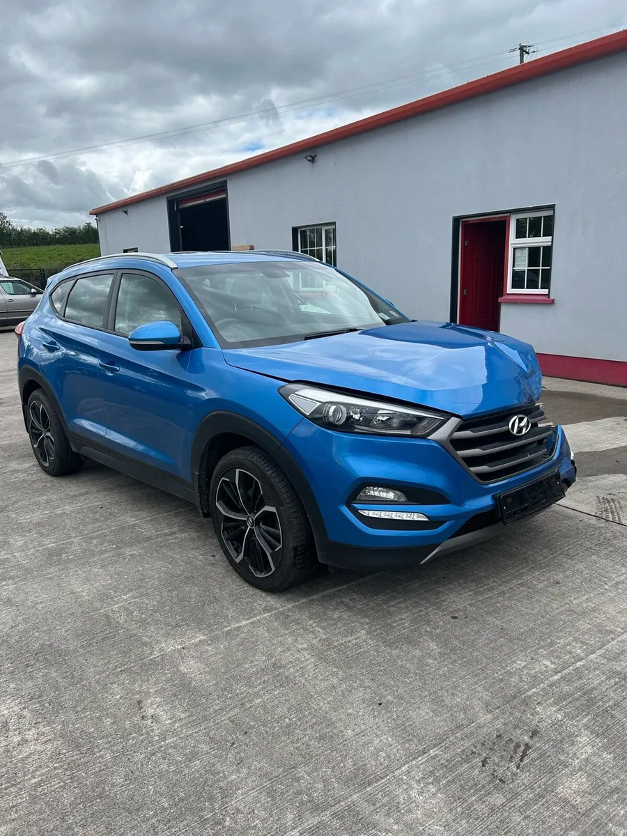 2017 Hyundai Tucson, diesel, driving, light damage - Image 1