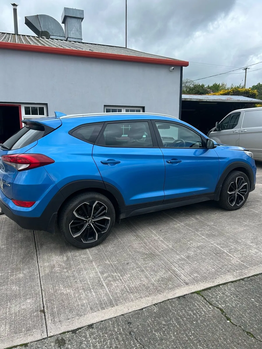 2017 Hyundai Tucson, diesel, driving, light damage - Image 2