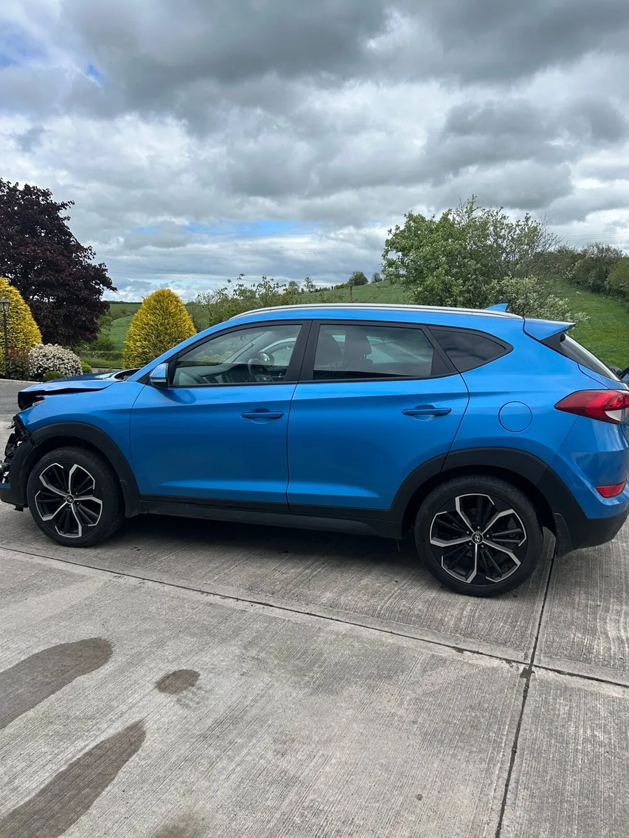 2017 Hyundai Tucson, diesel, driving, light damage - Image 3