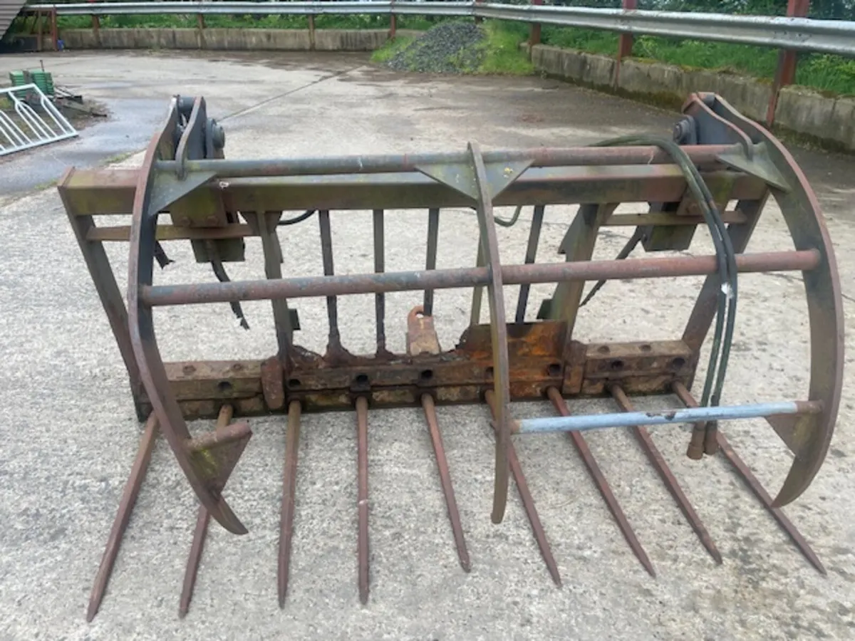 Muck grab with Merlo Brackets - Image 3