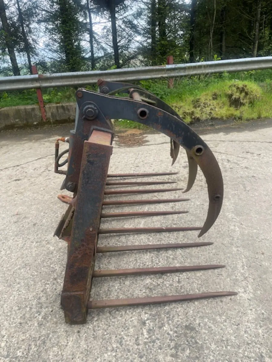 Muck grab with Merlo Brackets - Image 4