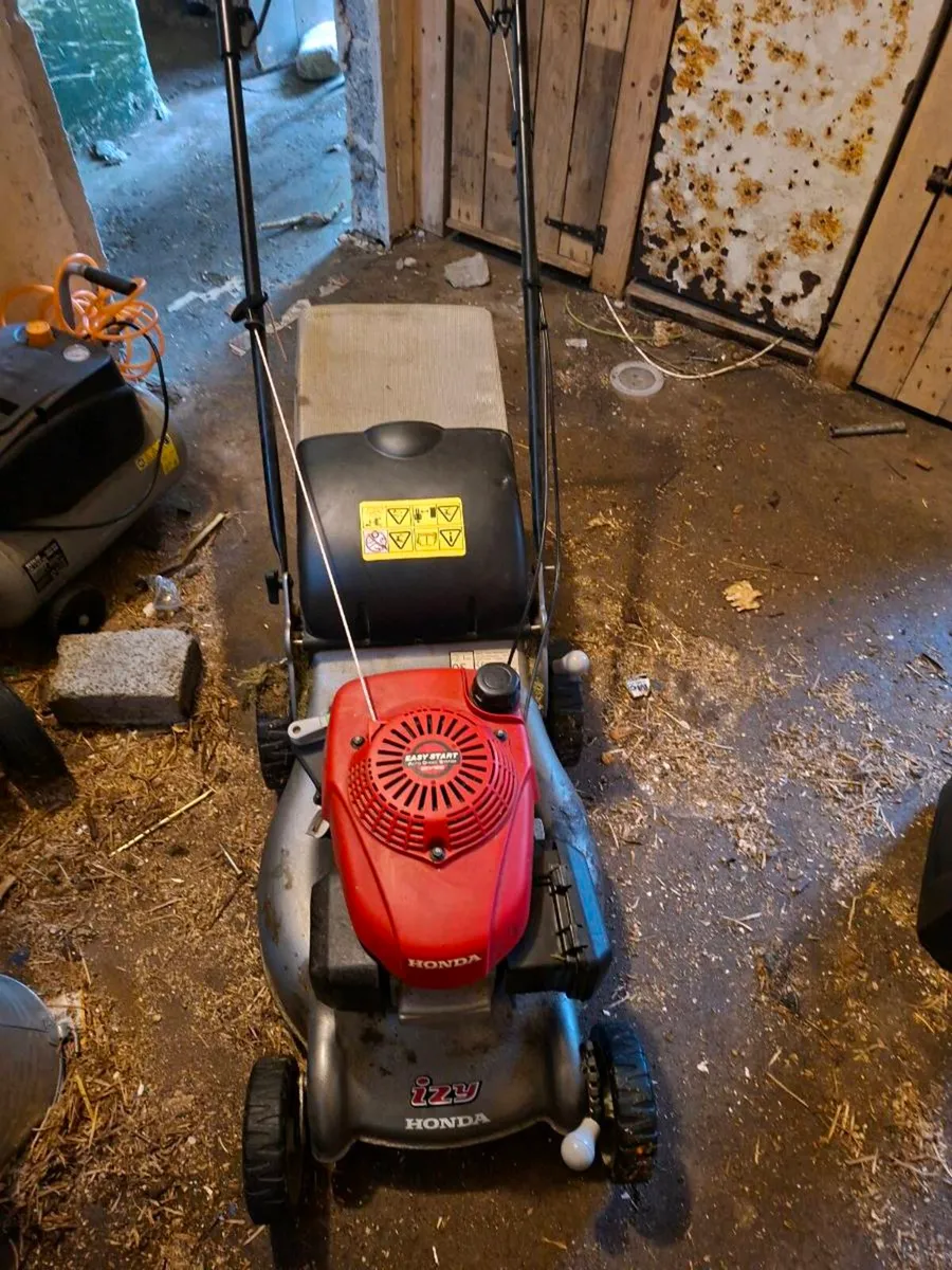 Honda self drive lawnmower