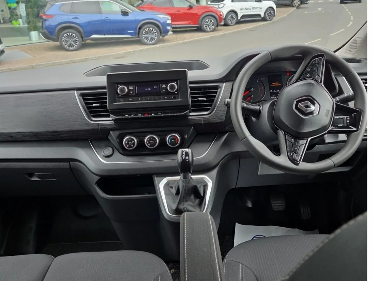 Renault Trafic Passenger **9 Seater COMBI FWD L2 A - Image 4