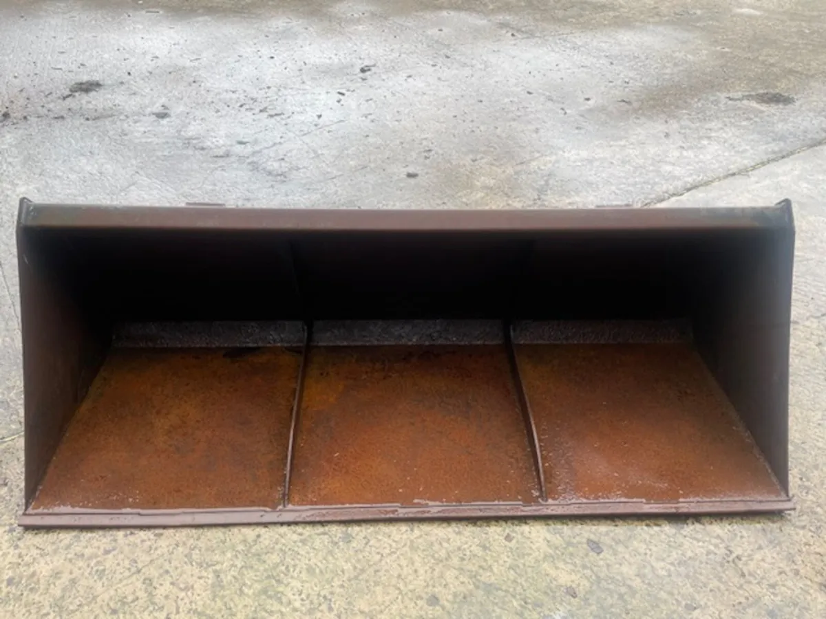2 metre Bucket c/w Euro brackets - Image 1