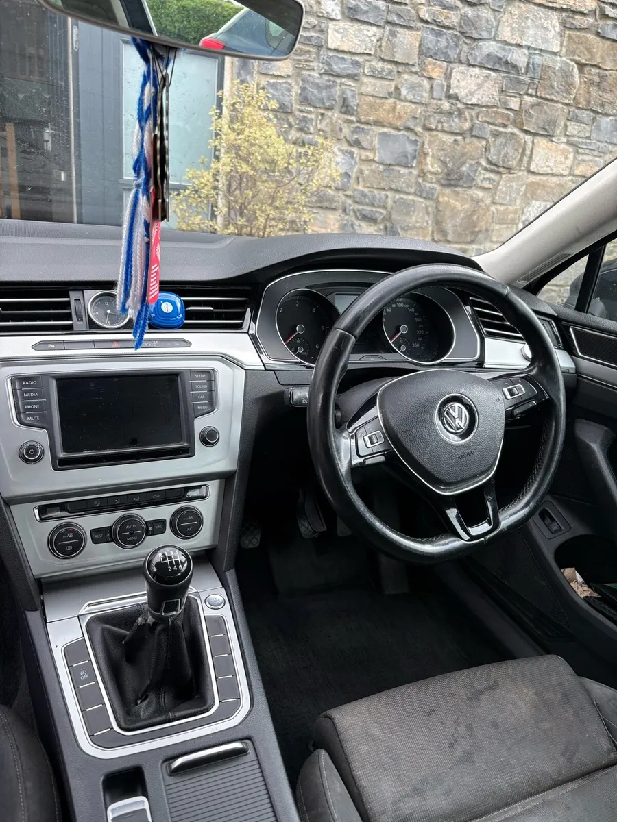 Volkswagen Passat - Image 3