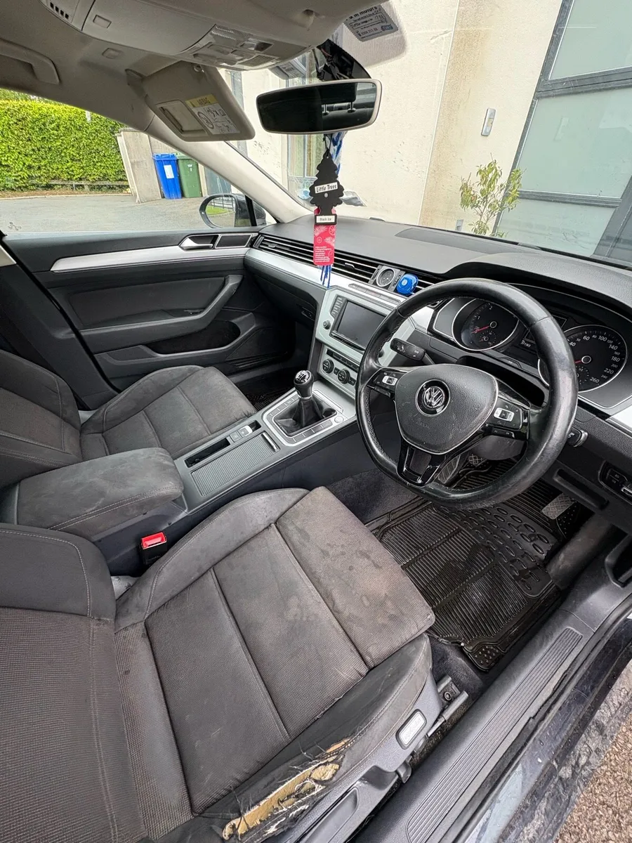 Volkswagen Passat - Image 4