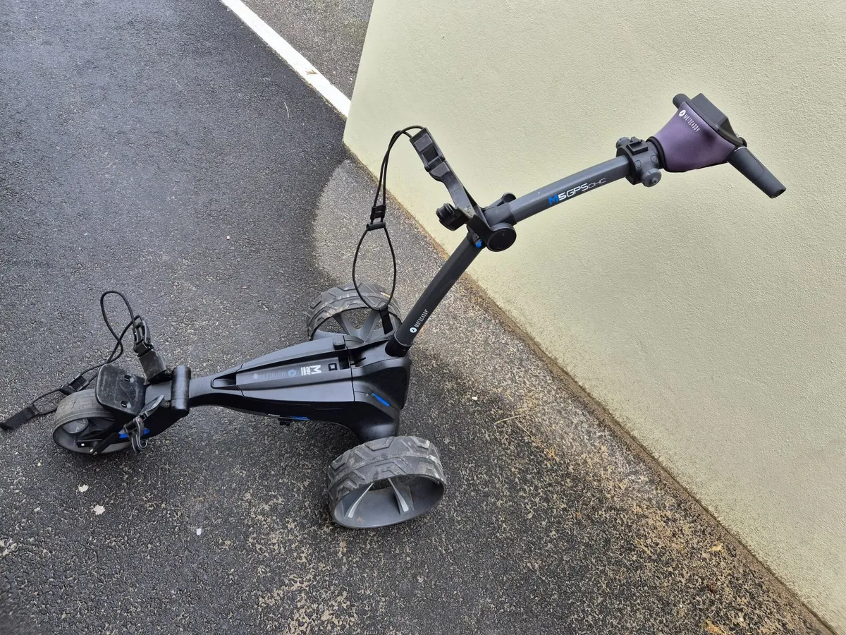 Motocaddy m5 gps golf trolley - Image 3