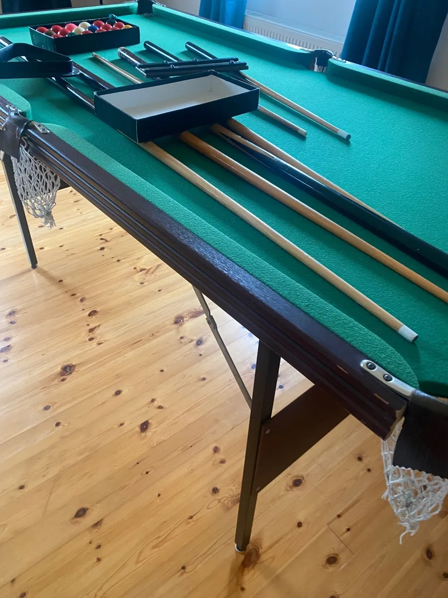 Pool table - Image 1