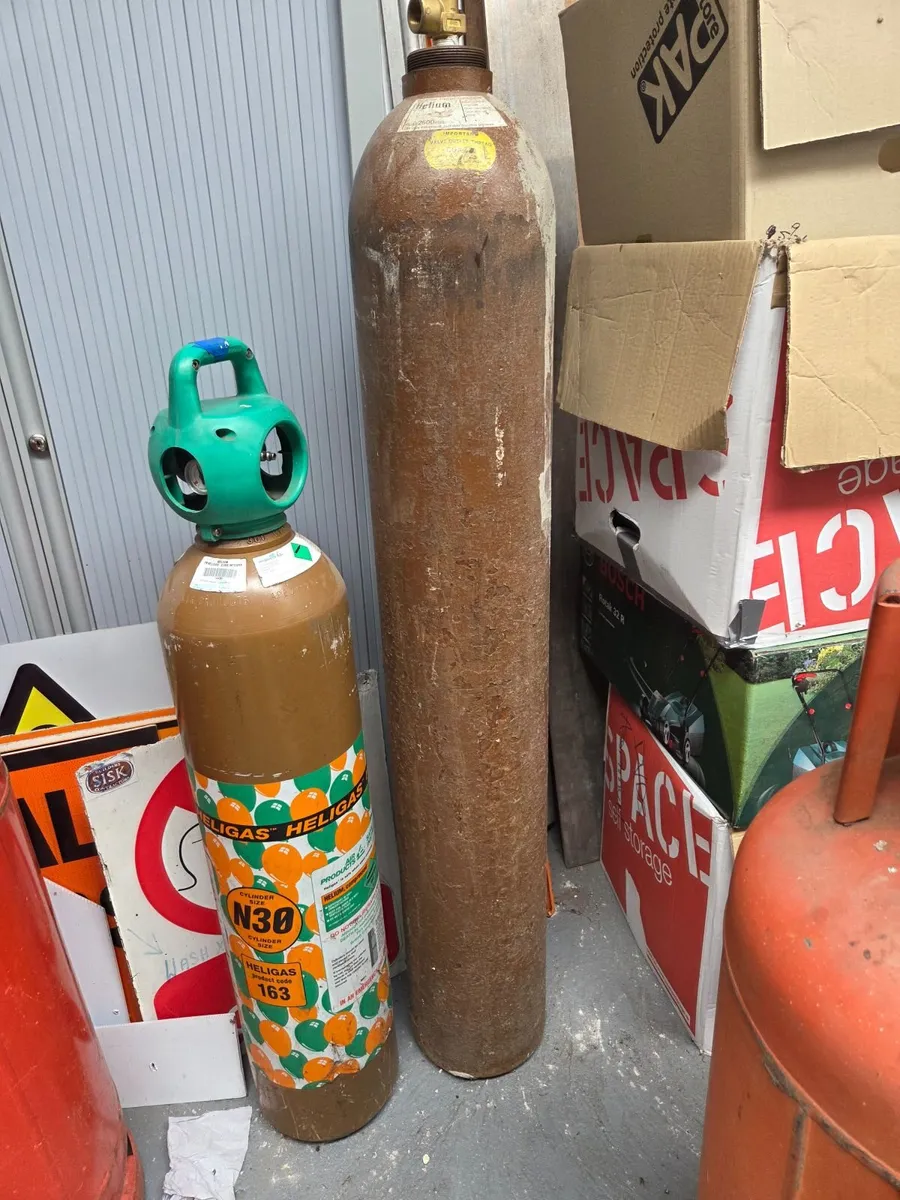 Helium gas. - Image 1