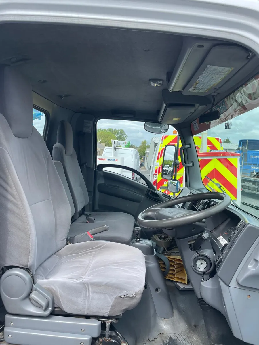 Isuzu Recovery Truck - Image 4
