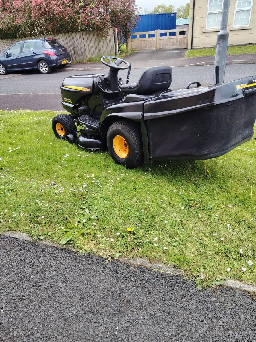 Partner ride on lawnmower - Image 2