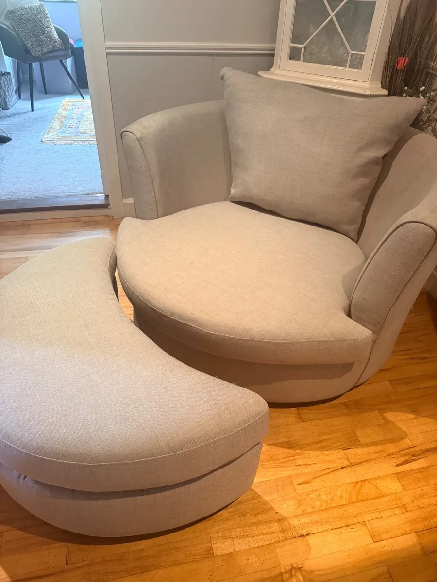 Large lounge chair and foot stool - Image 3