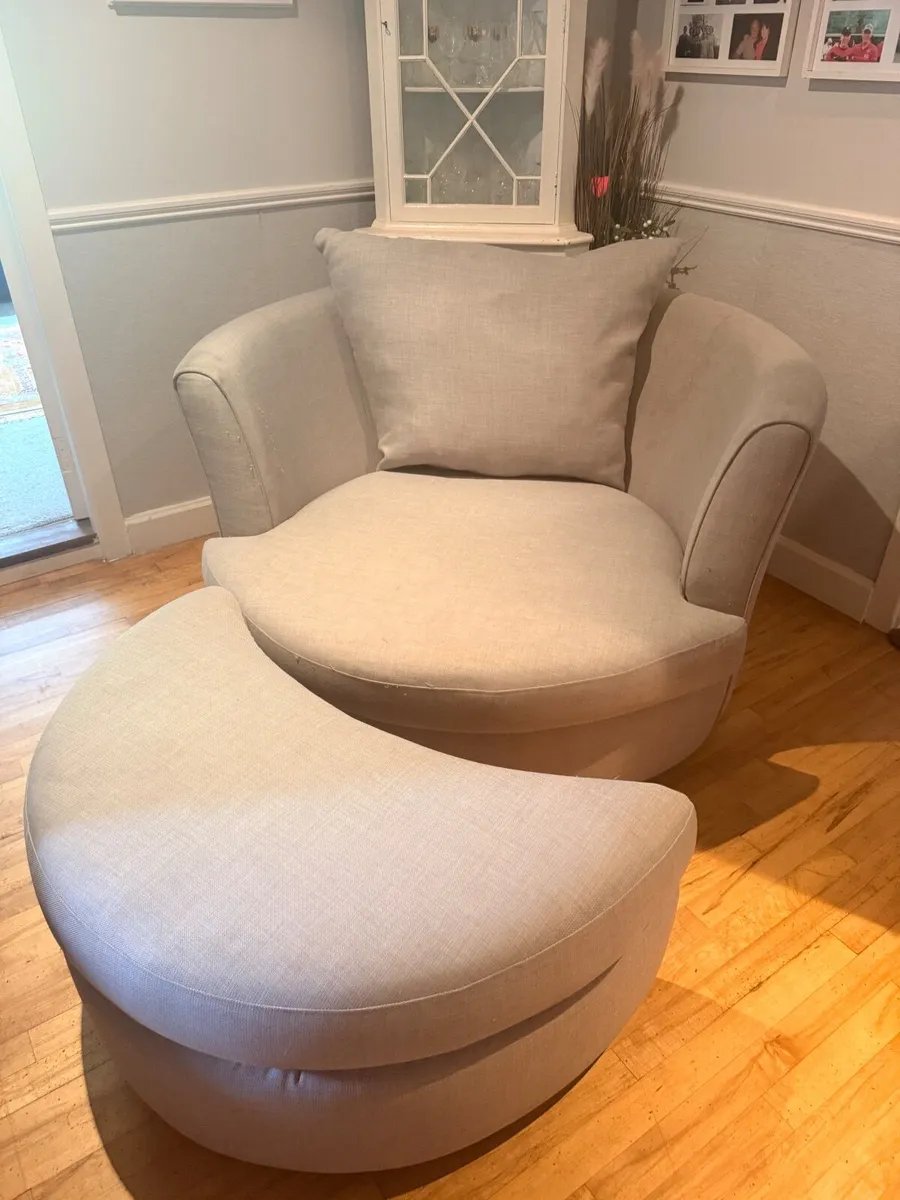Large lounge chair and foot stool - Image 1